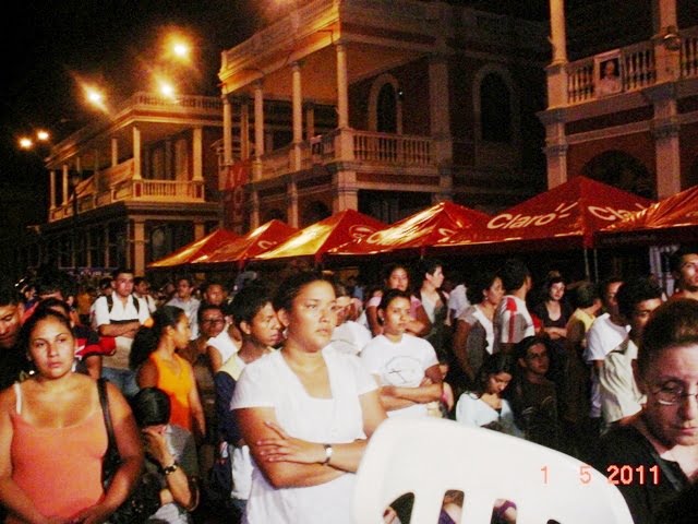 El centro historica de Granada alojo los catolicos que pasaron en vigilia desde Sabado amanecer domingo 1 de mayo 2011